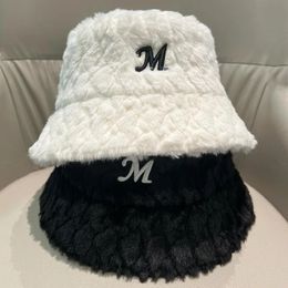 Outdoor Hats Luxury Brand Korean Golf Cap Winter Hat Women Fashion High Quality Version Lamb Down Bucket Supplies 231128