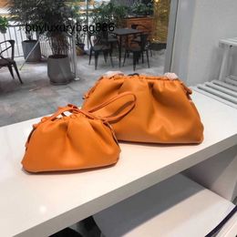 Women Handbag Botteg Venet Pouch 2023 New Top Layer Cowhide Genuine Leather Women's Bag Cloud Hand Grab One Shoulder Diagonal Straddle Fashion Clip