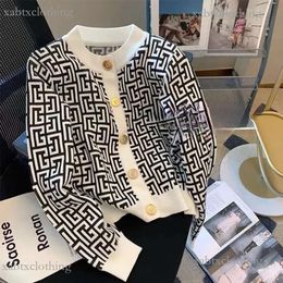 Hot sale FENDII Spring and Autumn New Advanced Western Fashion Gentle Round Neck Contrast Knitted Cardigan ver sacee Women