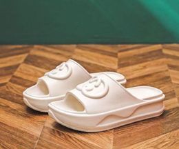 2024 Designer Slipper Bottom Platform Soft Comfortable Rubber Slide Sandals Women Shoes Black White Pink g Luxury Flat Flops Size 36-41 10a