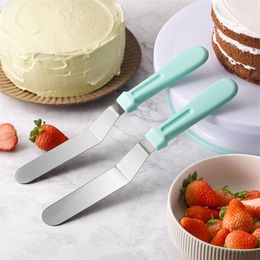 Nordic Green 8-inch stainless Steel Scraper Plastic Handle Curved Flower Installation Knife Kitchen Cake And Bread Baking Tool.