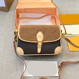 Women Bags L-letter Felt Luxurys Designers Crossbody Bags Ladies Fashion Brown Tote Bag Flower Leather Handbags 231115