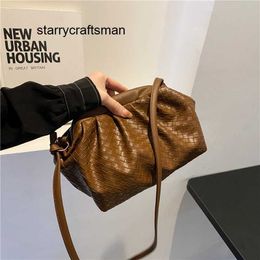 Women Handbag Botteg Venet Pouch 2022 New Cloud Bag Women's Woven Clip Fashion Versatile One Shoulder Oblique Span Dumpling Same TLF9