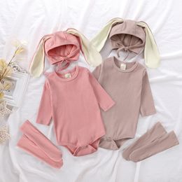 Rompers Easter born Baby Rabbit Romper Clothes 3 Pcs Solid Ear Hat Bodysuit Socks Casual Bunny Costume 024M Boy Girl Outfits 230427