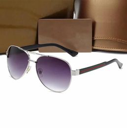 2023 Occhiali da sole casual Luxury 3215 si adatta a uomini e donne con occhiali da sole eleganti e sofisticati