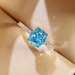 Wedding Rings Huitan Personality Blue Cubic Zirconia Finger Ring for Women Fashion Contracted Design Daily Wear Party Luxury Jewellery Wholesale 231128