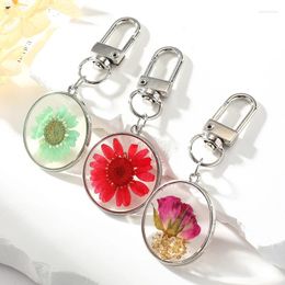 Keychains Round Real Dried Flower Petal Flat Resin Pendant Key Chain Daffodils Daisy Blossom Rotation Clasp Keyring Bag Car Holder