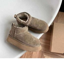 Australia Mini Platform Boots Designer Woman Thick Bottom Ankle Warm Fur Snow Boot Fluffy Fuzz Mule Slippers luxury shoes usgg Running design Trendy shoes