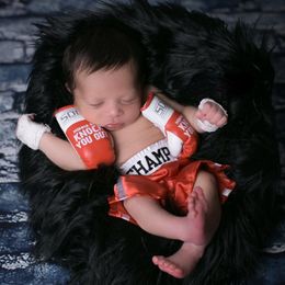 Childrens Mittens Personalised born Pography Props Baby Boxing Set Gloves Shorts Bebe Po Shoot Boy Pos Mini Hand Wraps 230427