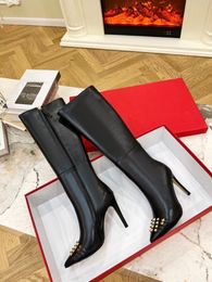 2024 Full Grain Leather low heel Knee-High Boots calfskin round toe Letter buckle side zipper Knight booties women's outdoor shoes luxury designers Flat shoes 35-41