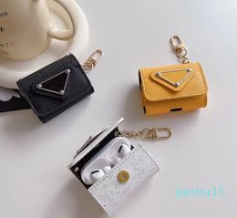 Unisex Designer Keychain Creative leather KeychainKey Buckle Woman Wallet Bags Pendant Purse Car Cute Keychain Handmade Leather headset bag Keychains