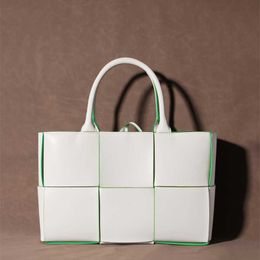 Advanced Bag Venetasbottegass Luxurys White-collar Commuting and Work Temperament Cowhide Tote Bag Large Bag Women's Handbag Woven Plaid Shoulder Bag