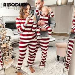 Family Matching Outfits 2023 Winter Christmas Pyjamas Romper Set Striped Print Mom Daughter Dad Son Cotton Clothes Loose Sleepwear Xmas Look 231128