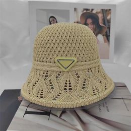 Womens Bucket Hat Designer Straw Hat Cap For Womens Classic Outdoor Travel Beach Caps Luxury Triangle Casquette SunHat Weaving Bucket Caps