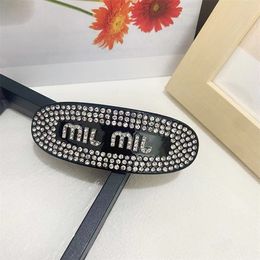 2024 New Miu Simple Flash Diamond Letter Edge Clip Fairy Headwear Shark Clip Style Hair Accessoires