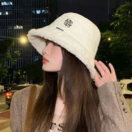 Outdoor Hats Winter Golf Hat Womens Wear Women Cap Fashion Lamb Velvet Double Sided Thickened Fishermans 5558CM 231128