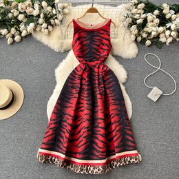 Luxury and fashionable leopard print dress round neck dress waistband show slim temperament French long skirt