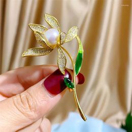 Brooches Luxury Micro-zircon Daffodil Brooch Elegant Temperament Freshwater Pearl Women Autumn And Winter Coat Accessories Pins