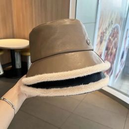 Outdoor Hats Golf Supplies Winter Hat Women Fashion High Quality Thickened Plush PU Cortex Cap 231128