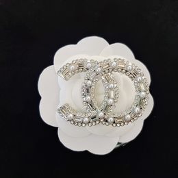 Designer Brand Letters Diamond Brooches Pin Women Crystal Rhinestone Pearl Brooch Pins Charm Girl Jewellery Accessories