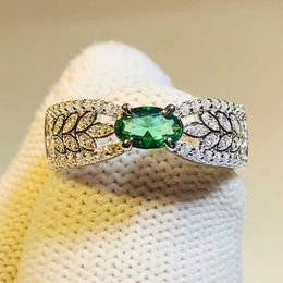 Band Rings Huitan Fancy Leaf Band Oval Green Cubic Zirconia Wedding Rings for Women 2023 New Exquisite Finger Accessories Fashion Jewellery Z0428