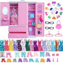 Doll House Accessories s Dollhouse Furniture 31 Items Set=1 Wardrobe 30 Dolls Clothes Dresses Crowns Necklace Shoes For 231128