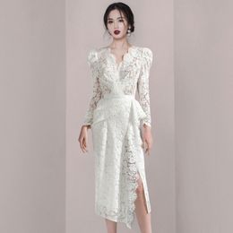 Casual Dresses 2023 High Quality Fashion Autumn Women Lace Dress Runway Sexy V Neck Puff Sleeve Ruffles Bodycon Split White Party Midi Dress