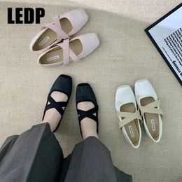 Janes Mary Elastic Autumn Band Flat Women Shallow Slip on Square Toe Ballet Dress Office Lady Cross Single Shoes df