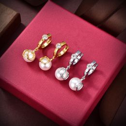 Unique design pearl earrings Brass diamond earrings vale popular pearl V letter stud Valentine's Day gift girlfriend
