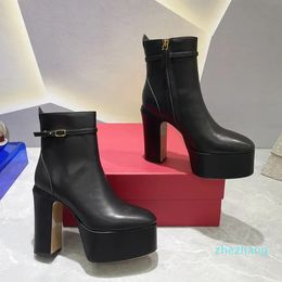 Latest Ankle boots luxury designer classic Buckle Zip round head Platform Heel shoes Cowskin 15.5CM high heeled fashion short boot 35-41