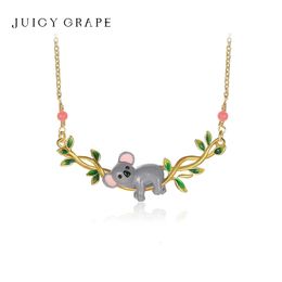 Chokers Juicy Grape Fashion Emamel Koala Bear Branch Pendant Halsband för kvinnor och män 18K Guldpläterad födelsedagsjubileumsgåva 231129