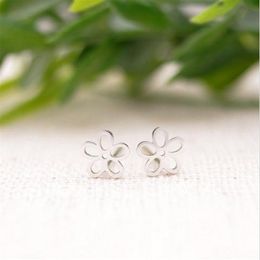 2016 fashion hollow out flowers stud earrings hollow out surface painting flowers mixed Colour whole women holid265Z