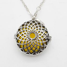 Chains 5pcs Sunflower Filigree Lockets Necklace 32mm Round Aromathrapy Jewelry Essential Oil Diffuser XSH-252Chains