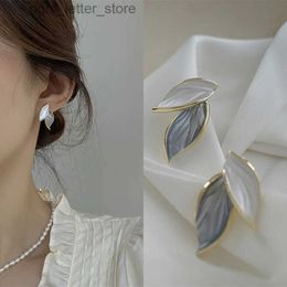 Stud Korean Fashion S925 Silver Needle Simple Hanging Earrings For Women Wind Leaf Drop Earrings Senior Design Sense Pendant Earrings YQ231128