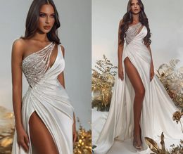 2024 Sexy A-line Wedding Dress One Shoulder Pearls Sequined Satin Side Split Sweep Train Bridal Party Gowns Custom Made Vestidos De Novia