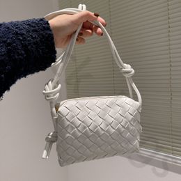 Döngü Kamera Çantaları Kadınlar Dokuma Küçük Çanta Marka Ekose Tasarımcı Çanta Mini Bulut Hobo Hobo El çantası Moda Deri Omuz Eşekçi Çantalar Tasarımcı Kadın Örgü Çanta