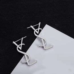 2suu Stud 2023 Europe and the United States Simple Fashion Classic Letter Womens Earrings Gift Jewelry Designer for Women Fhlf