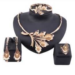 Fashion Nigerian Wedding African Costume Jewellery Set Dubai Neckace Bangle Earrings Ring For Women Party Jewellery Sets 3 Colors218L