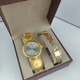 Orologi da polso reloj di alta qualità 2 pezzi Set orologi di lusso da donna con diamanti Orologio da polso da donna in oro vintage con strass regali per donna Bracciale con scatola