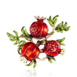 Vintage Red Pomegranate Brooches For Women's Alloy Fruits Green Leaf Party Creative Brooch Pins For Gifts Suit Decoration
