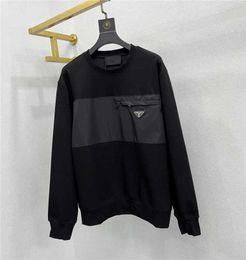 Men's Hoodies Sweatshirts P Family's AutumnWinter Fashion Claic Triangle Iron Label Sweater Pra Family Pocket Panel and Women's Top FQ8G