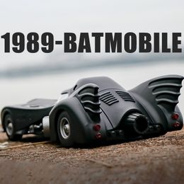 Diecast Model 1 24 Batmobile Bat 1989 Alloy Model Car Toy Diecasts Metal Casting Sound and Light Pull Back Toys For Children Vehicle 231128