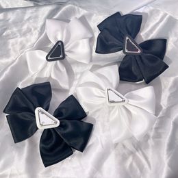 Hair Clips Barrettes Luxury Designer Brand Letter Hair Clips Barrettes Inverted Triangle Bow Designer Hairpin Premium Classic Fashion Christmas Jewellery Gift