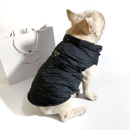 Winter Thicken Warm Pet Vests Dog Apparel Classic Triangle Badge Teddy Coat Fashion Hooded Designer Bulldog Coats270l