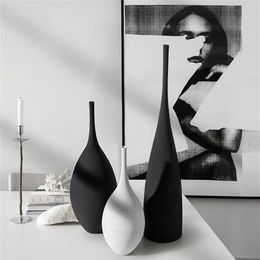 Ceramic Vase Black and White Simple Creative Design Handmade Art Decoration Living Room Model Room Vase Decoration Home Decore 211240S