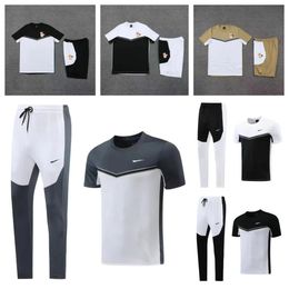 Mens Tracksuit sets Luxury Designer Mens Womens Tshirts shorts Tracksuit Sportswear Jogger Streetwear Pullover Sports Suit.