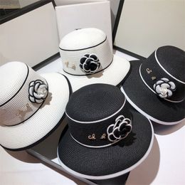 Designer Paglie Hat Brand Cap Cap Camellia, Flowers and Erba Tessic Basin, cappelli da regalo per donne retrò alla moda estiva, protezione solare all'aperto e tendenza del cappello da sole