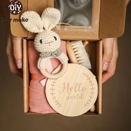 Blankets Swaddling Baby Towel Bath Set Gift Box Cotton born Milestone Cards Wooden Ring Rabbit Rattle Infant Brush For Birth 231130