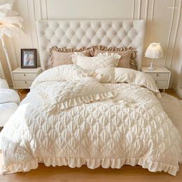 Bedding Sets 230g Milk Velvet Warmth Winter Set Fleece Diamond Quilted Embroidery Ruffles Duvet Cover Bed Sheet Pillowcase
