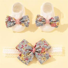 Hair Accessories Lovely Pearl Bows Born Baby Girl Headband Socks Set Lace Flower Band Turban Little276k